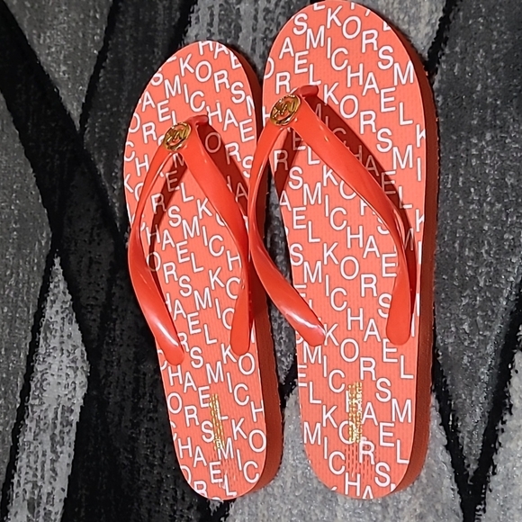 MICHAEL MICHAEL KORS METAL LOGO FLIP FLOPS SANDALS - Picture 7 of 9
